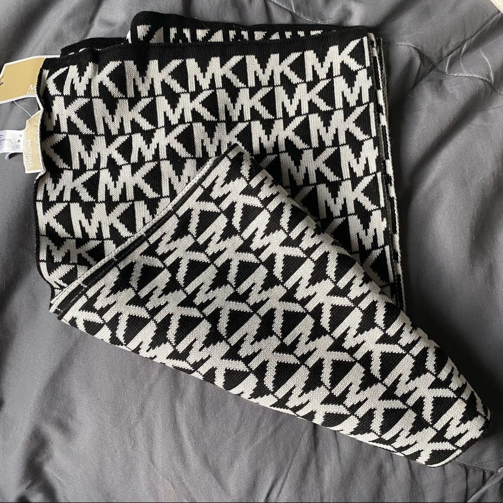 Michael Kors Black/white Scarf  NWT